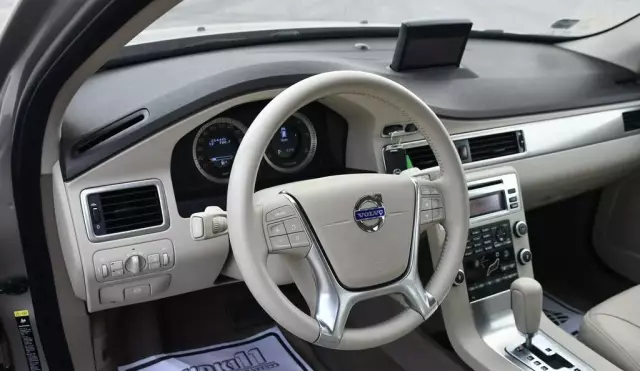 VOLVO V70 