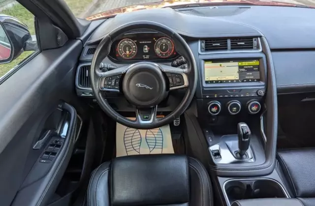 JAGUAR E-Pace 