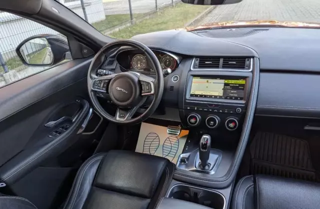 JAGUAR E-Pace 