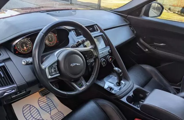 JAGUAR E-Pace 