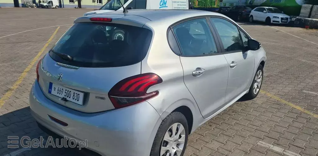 PEUGEOT 208 