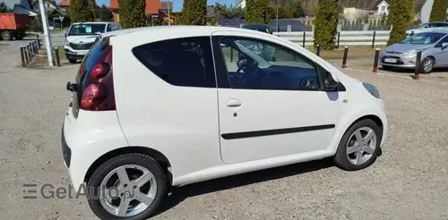 PEUGEOT 107 