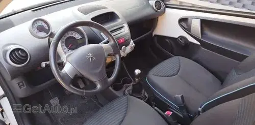 PEUGEOT 107 