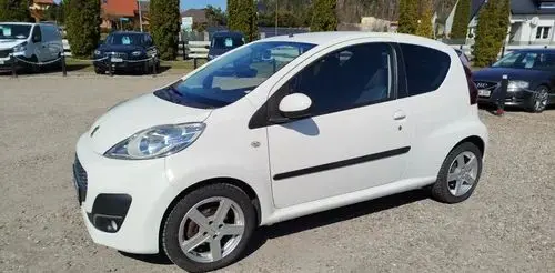 PEUGEOT 107 