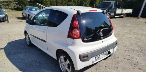PEUGEOT 107 