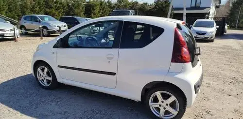 PEUGEOT 107 