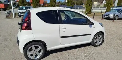 PEUGEOT 107 