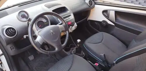 PEUGEOT 107 
