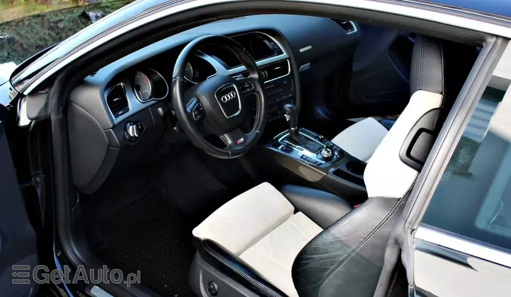 AUDI S5 