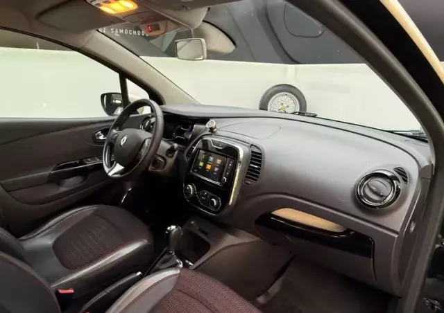 RENAULT Captur 1.2 TCe Helly Hansen EDC