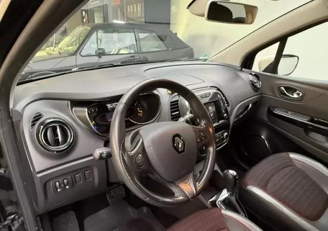 RENAULT Captur 1.2 TCe Helly Hansen EDC