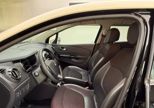 RENAULT Captur 1.2 TCe Helly Hansen EDC