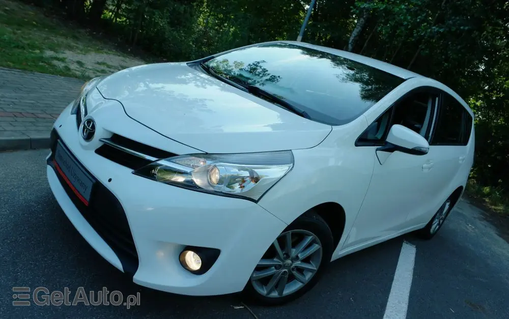 TOYOTA Verso 