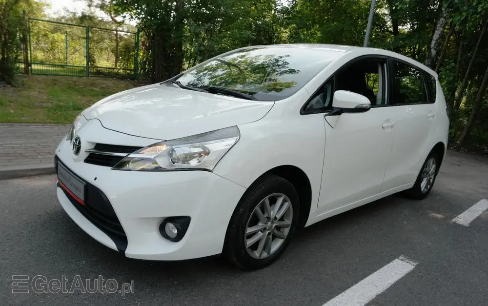 TOYOTA Verso 