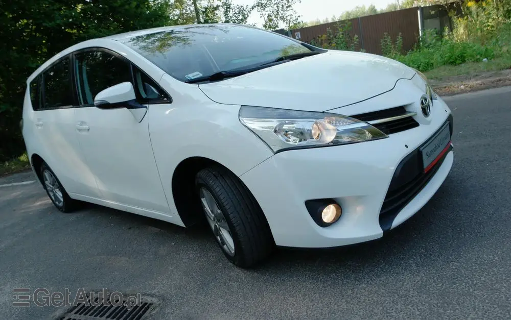 TOYOTA Verso 