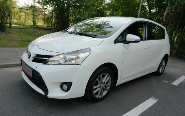 TOYOTA Verso 