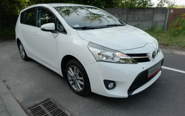 TOYOTA Verso 