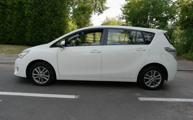 TOYOTA Verso 