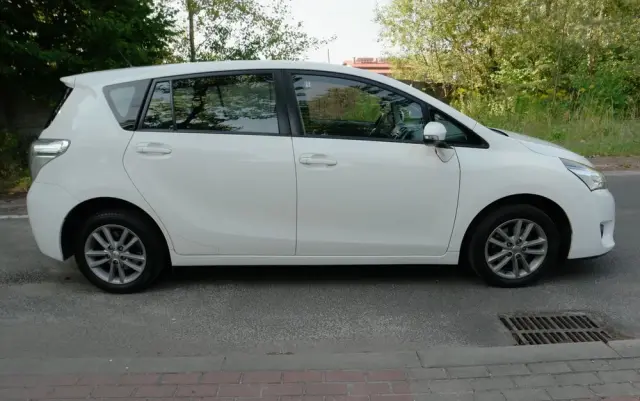 TOYOTA Verso 
