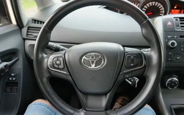 TOYOTA Verso 