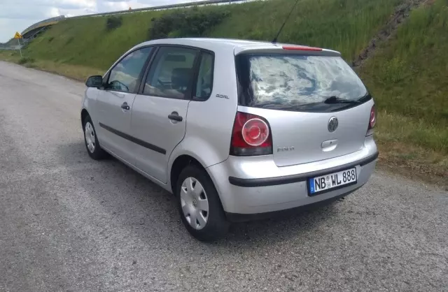 VOLKSWAGEN Polo 