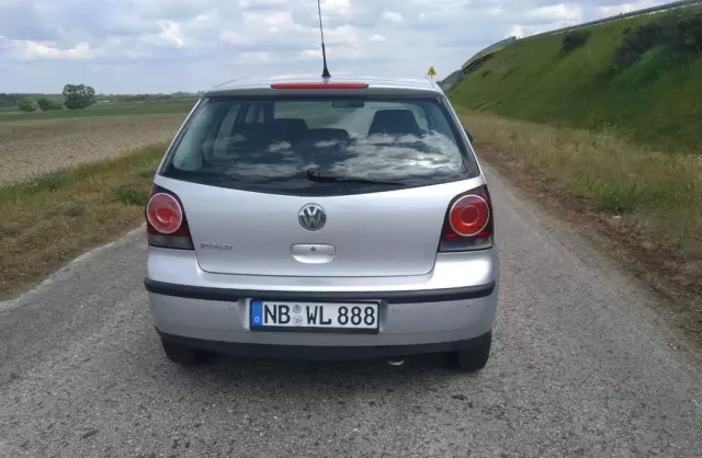 VOLKSWAGEN Polo 