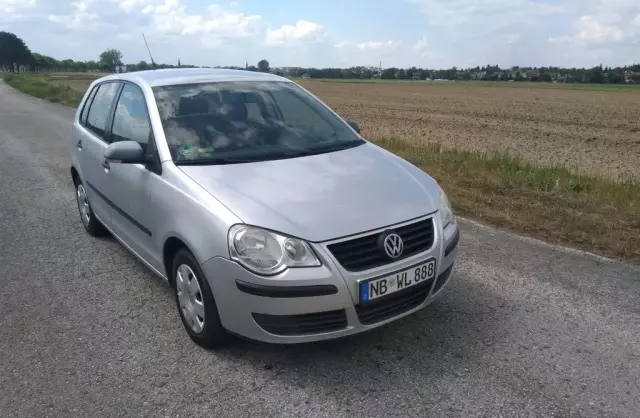 VOLKSWAGEN Polo 