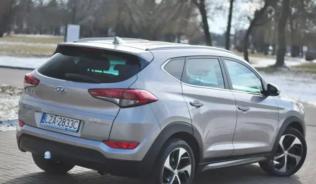 HYUNDAI Tucson 