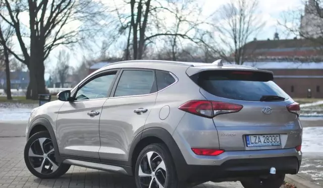 HYUNDAI Tucson 