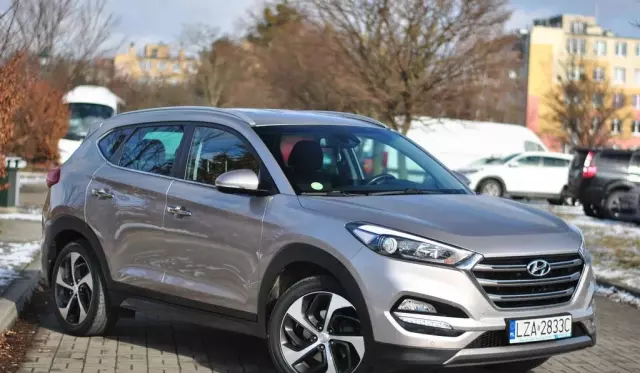 HYUNDAI Tucson 