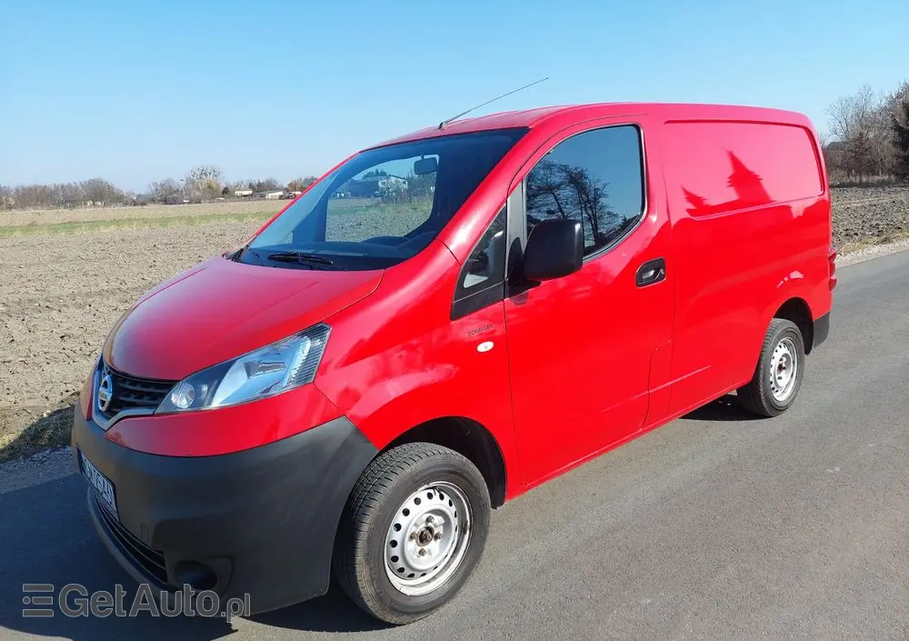 NISSAN NV200 