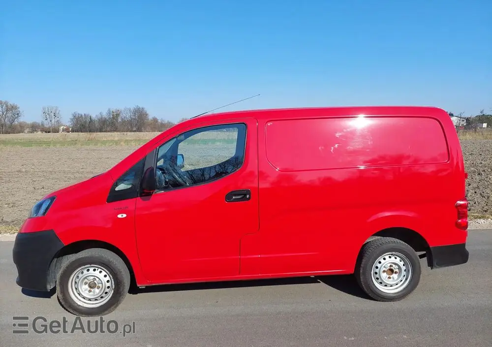 NISSAN NV200 