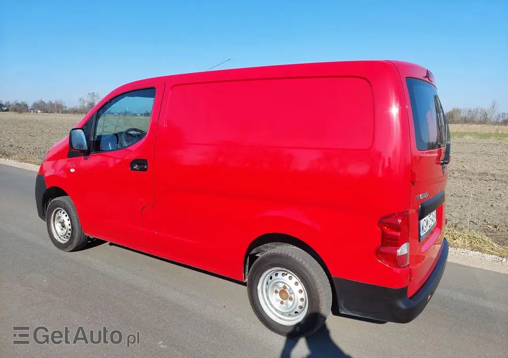 NISSAN NV200 