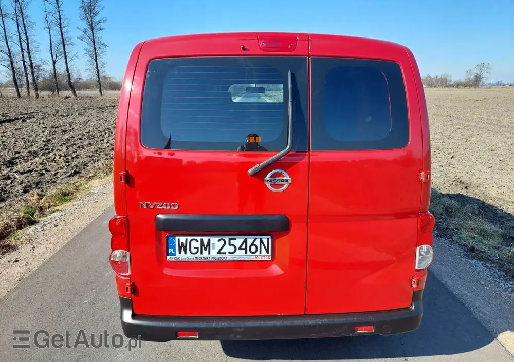 NISSAN NV200 