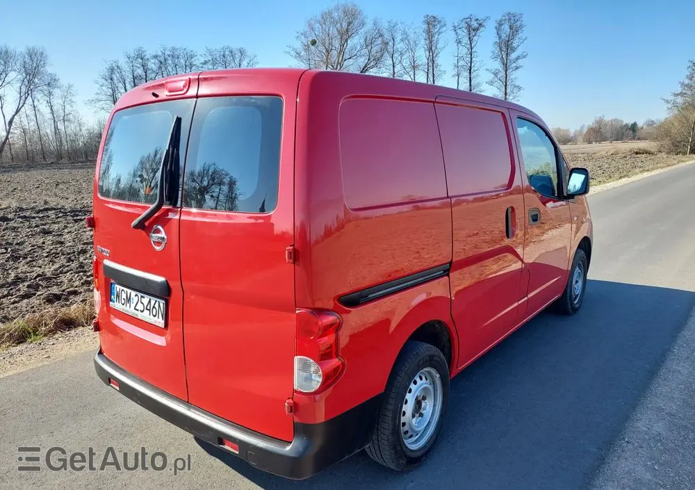 NISSAN NV200 
