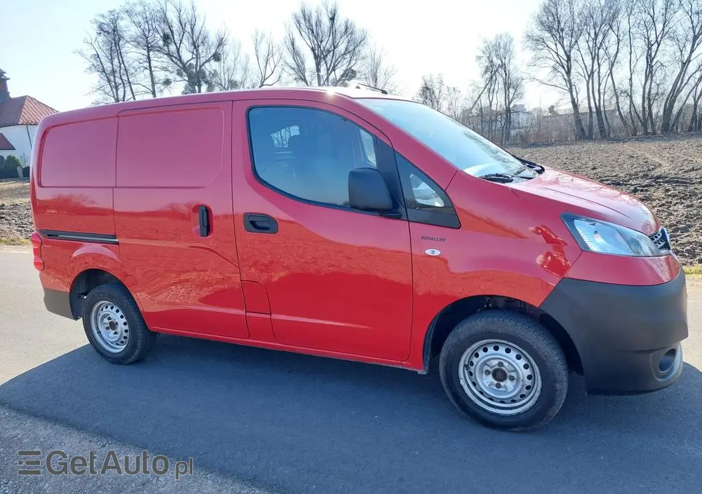 NISSAN NV200 