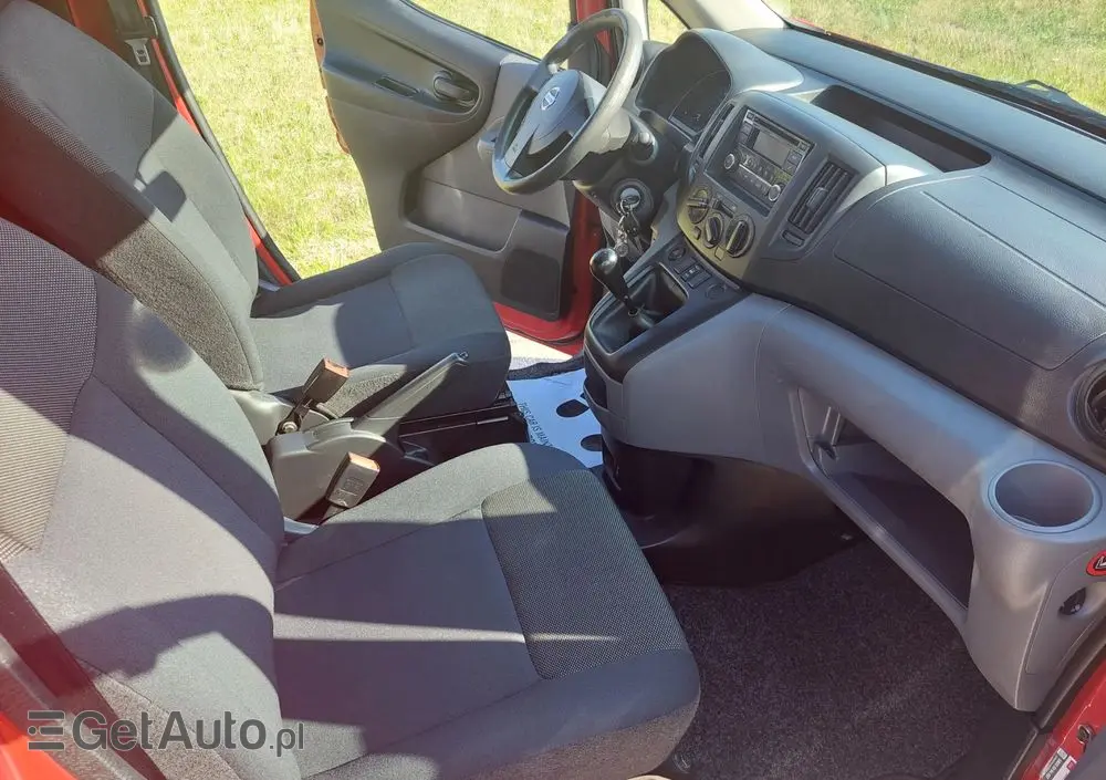 NISSAN NV200 