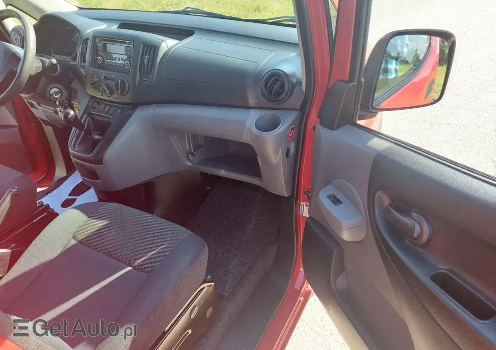 NISSAN NV200 