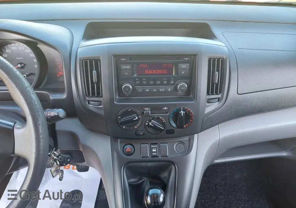 NISSAN NV200 