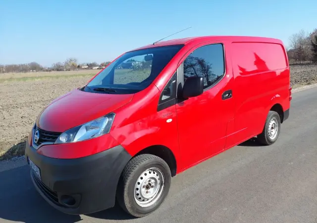NISSAN NV200 