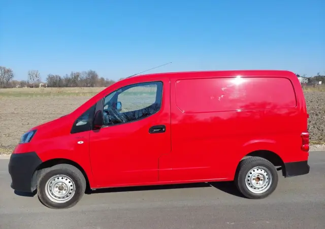 NISSAN NV200 