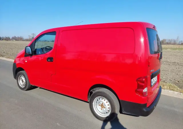 NISSAN NV200 