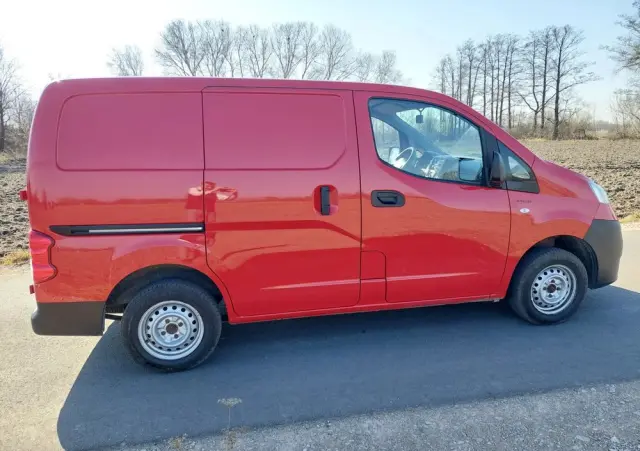 NISSAN NV200 