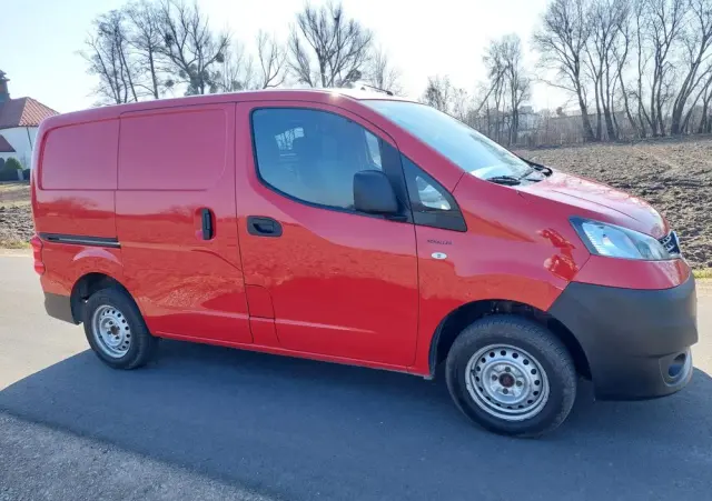 NISSAN NV200 