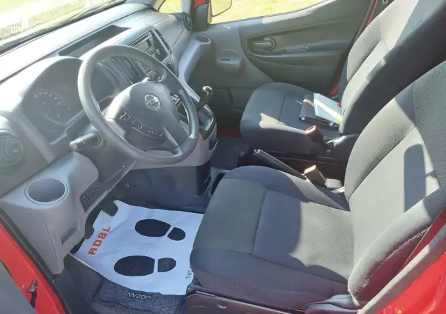 NISSAN NV200 