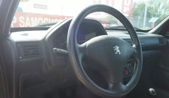 PEUGEOT 106 