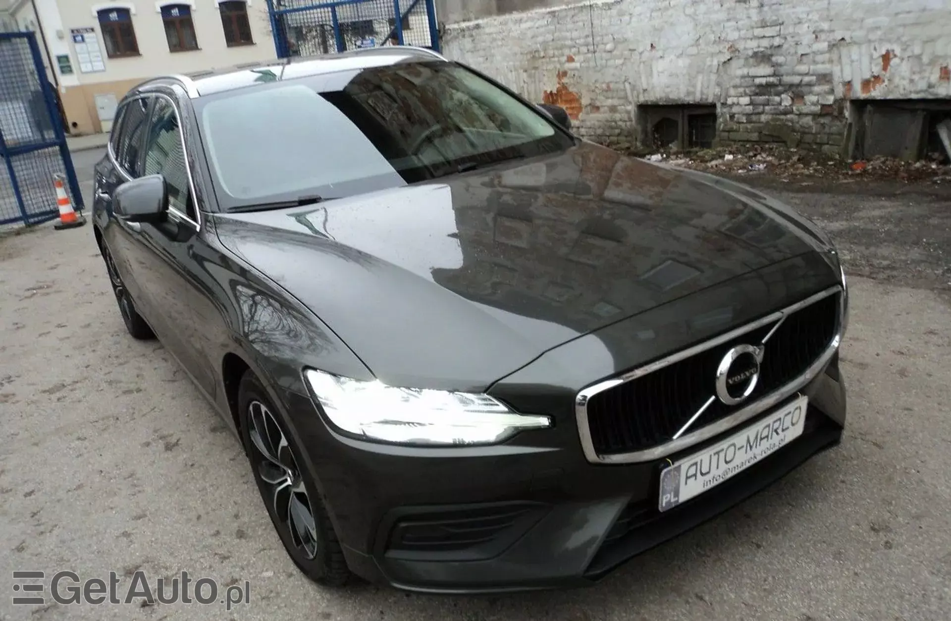 VOLVO V60 