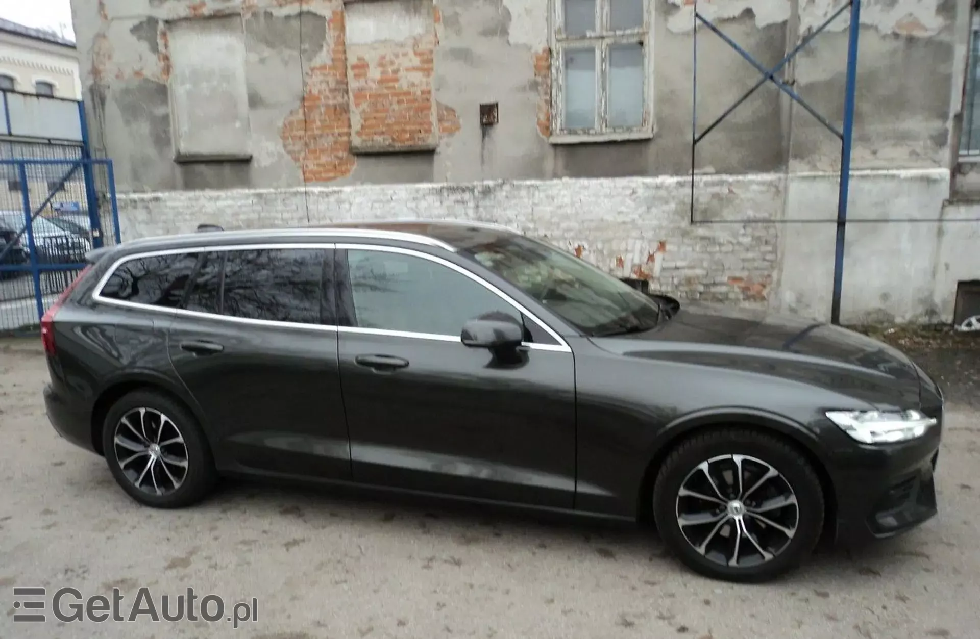 VOLVO V60 
