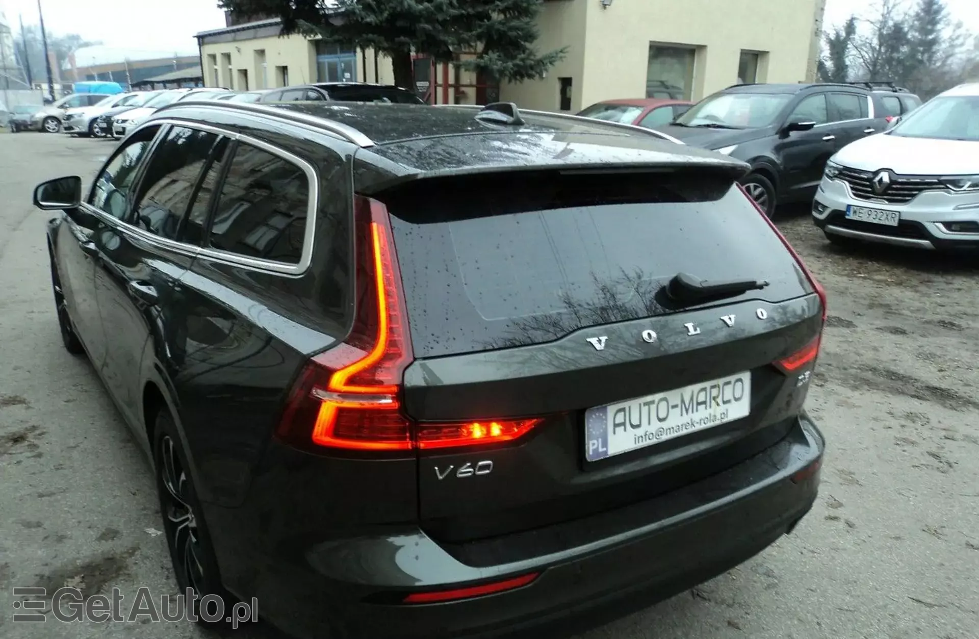 VOLVO V60 