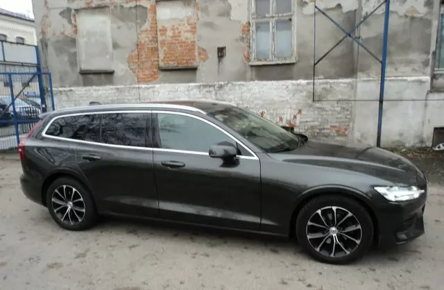 VOLVO V60 